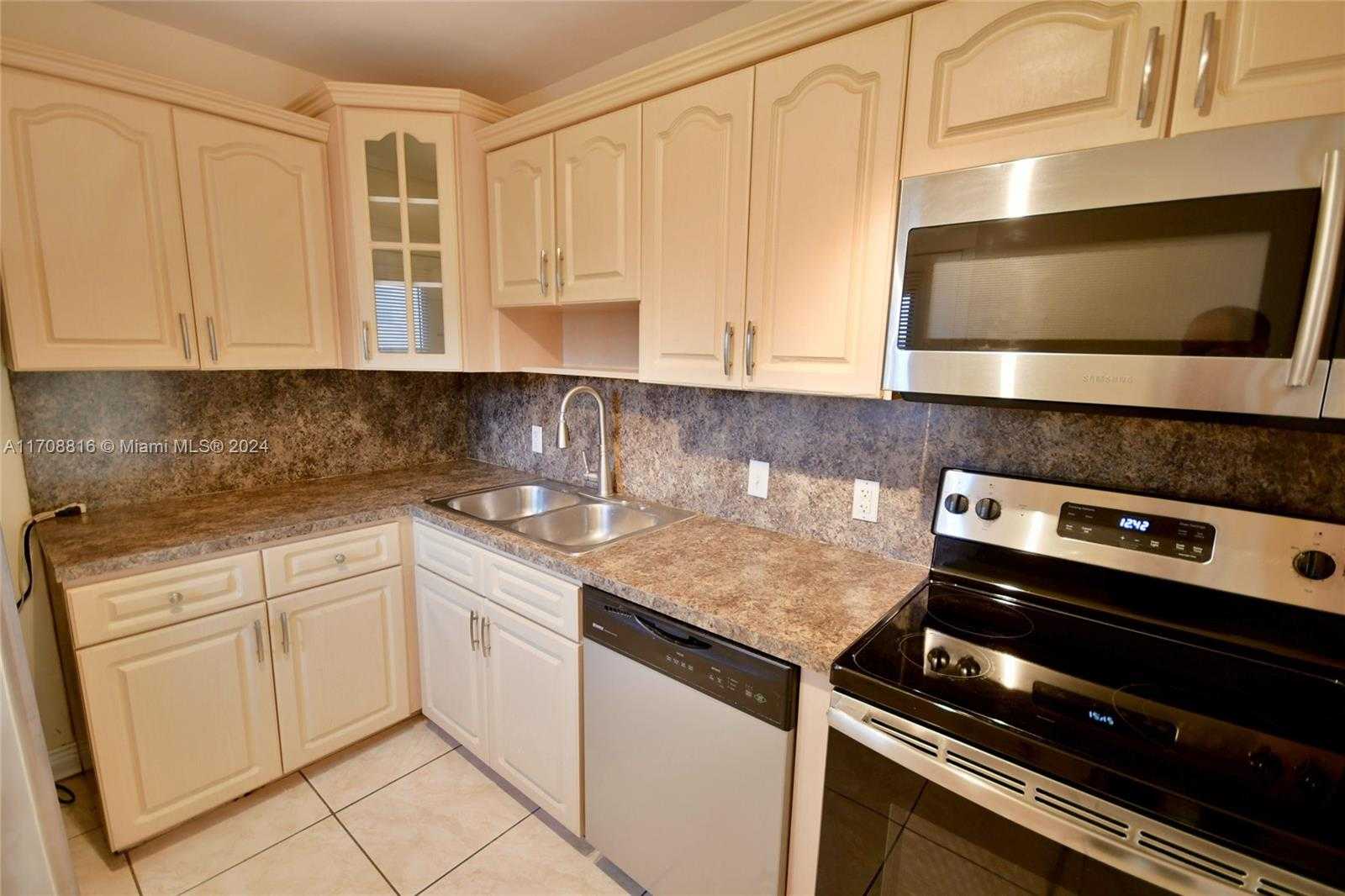 Small Image of 3475 NORTH COUNTRY CLUB DR #615, Aventura Number 12