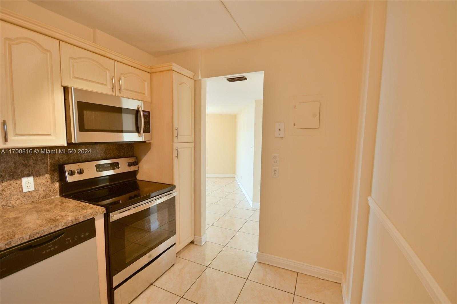 Small Image of 3475 NORTH COUNTRY CLUB DR #615, Aventura Number 13