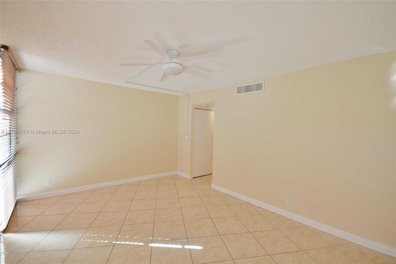 Small Image of 3475 NORTH COUNTRY CLUB DR #615, Aventura Number 17
