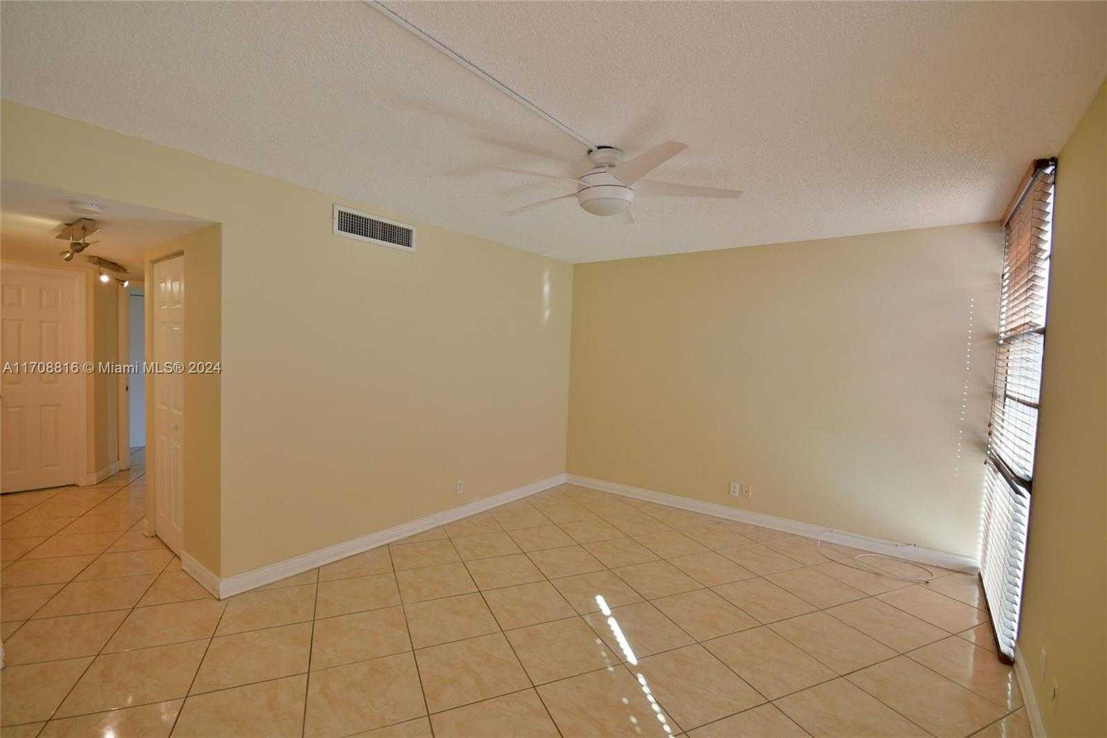 Small Image of 3475 NORTH COUNTRY CLUB DR #615, Aventura Number 18