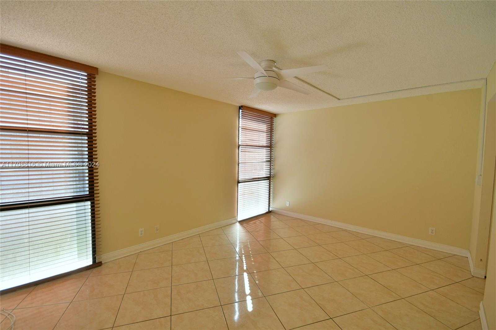 Small Image of 3475 NORTH COUNTRY CLUB DR #615, Aventura Number 19