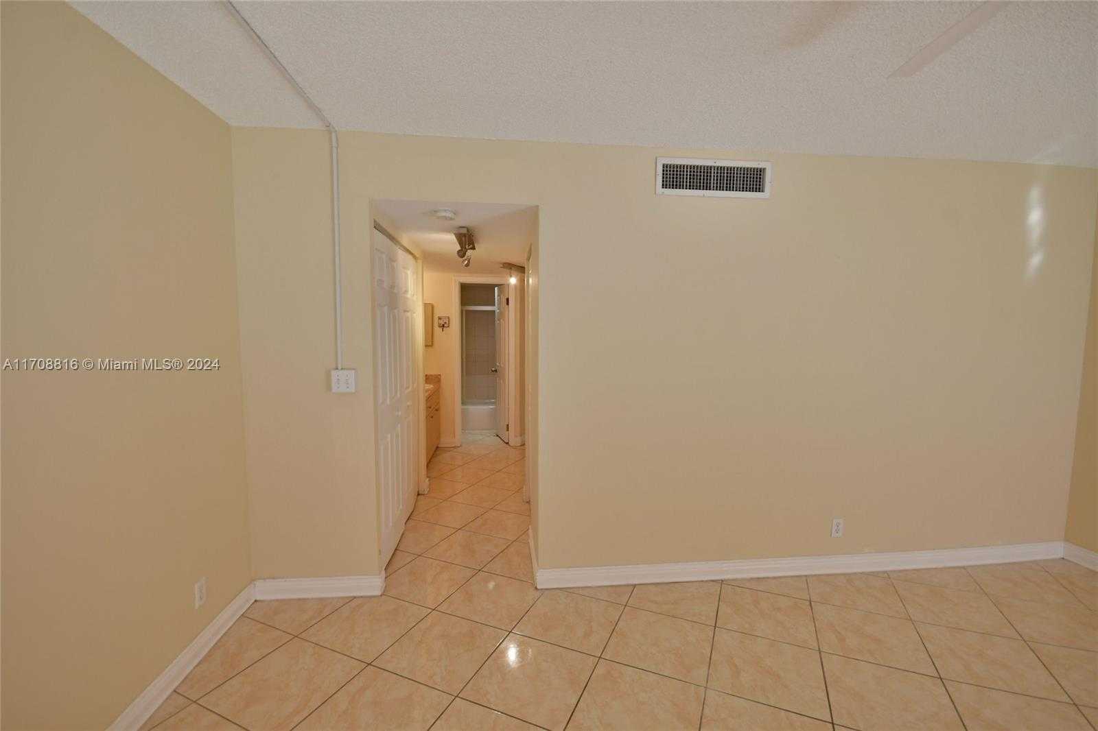 Small Image of 3475 NORTH COUNTRY CLUB DR #615, Aventura Number 20