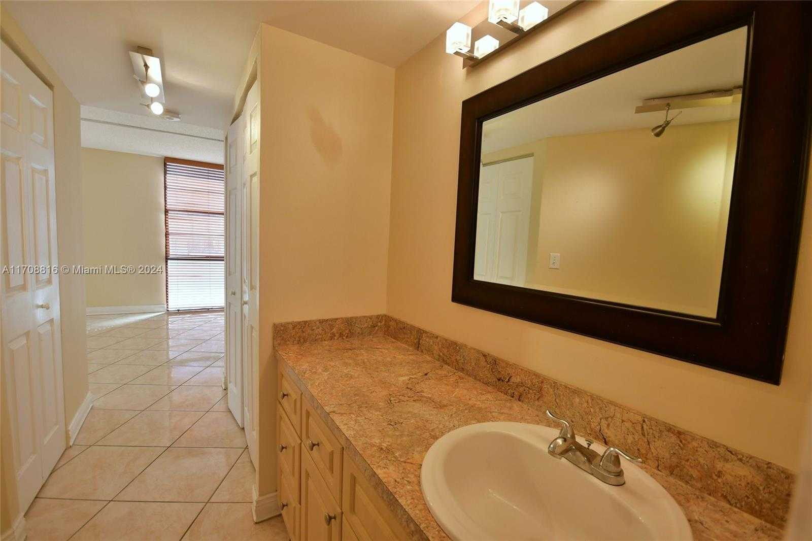 Small Image of 3475 NORTH COUNTRY CLUB DR #615, Aventura Number 21