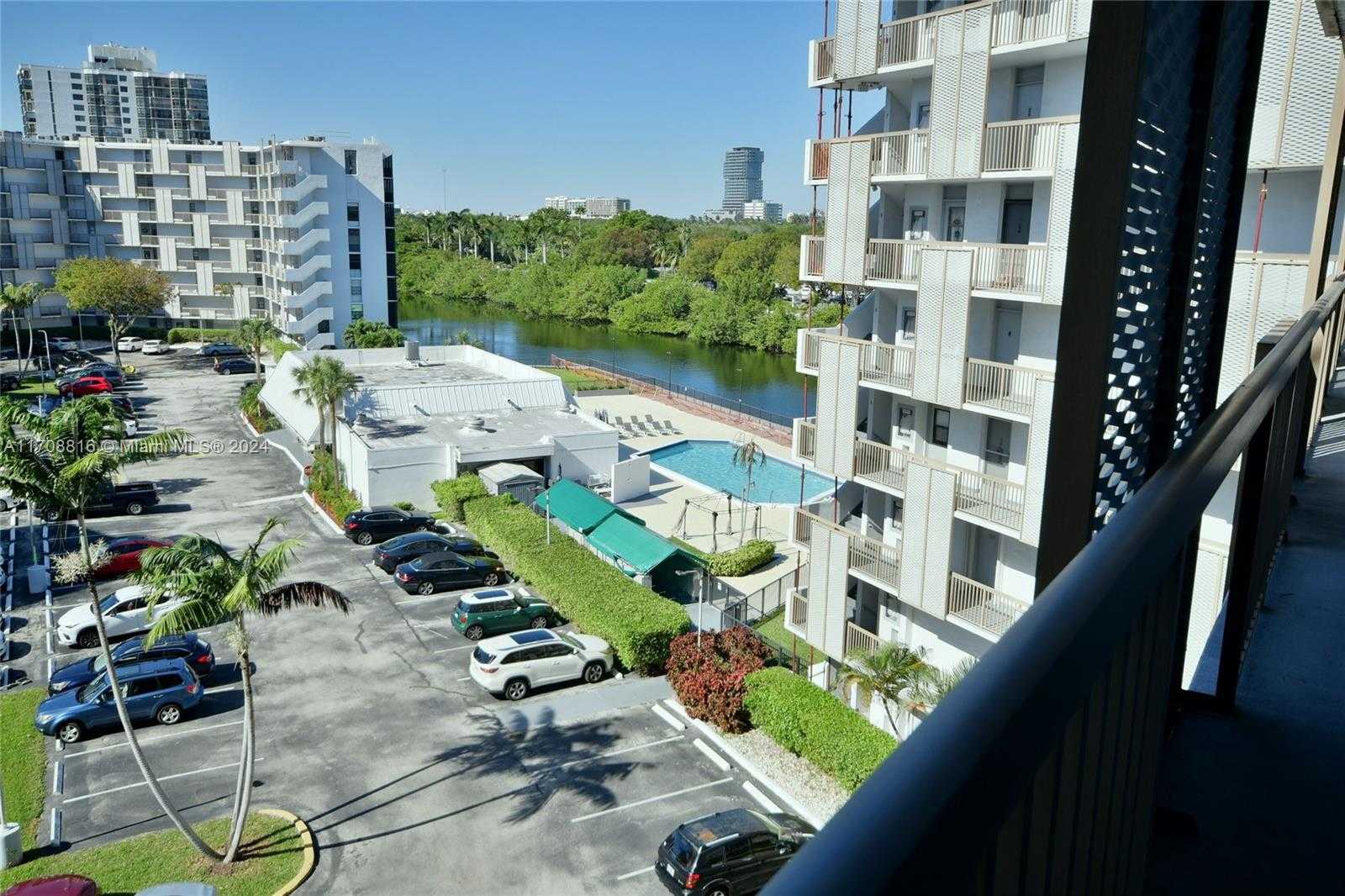 Small Image of 3475 NORTH COUNTRY CLUB DR #615, Aventura Number 35