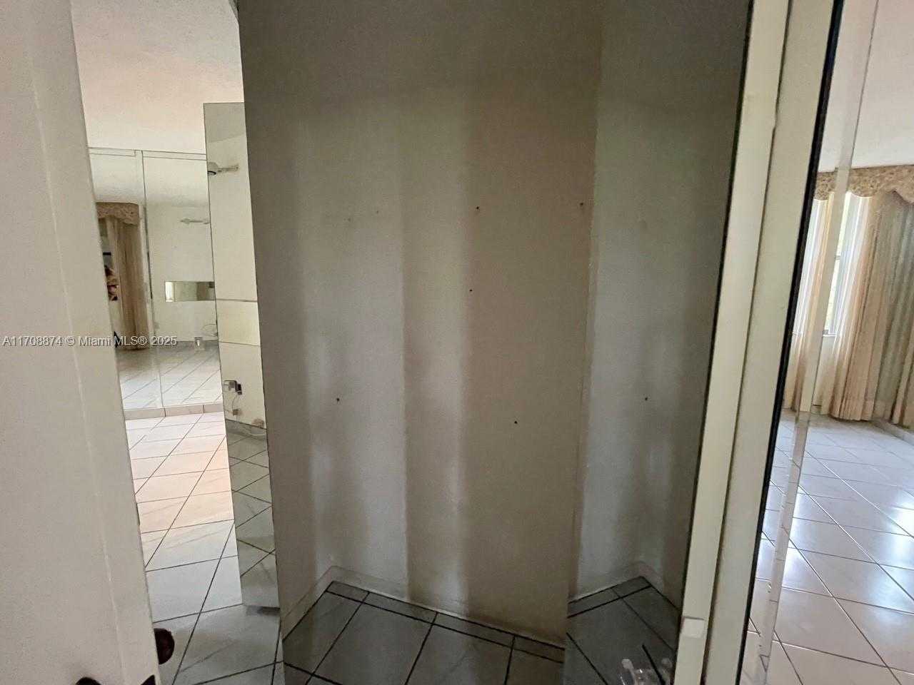 Small Image of 6800 CYPRESS RD #511, Plantation Number 16