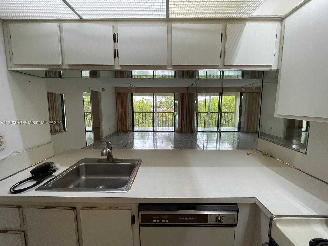 Small Image of 6800 CYPRESS RD #511, Plantation Number 20