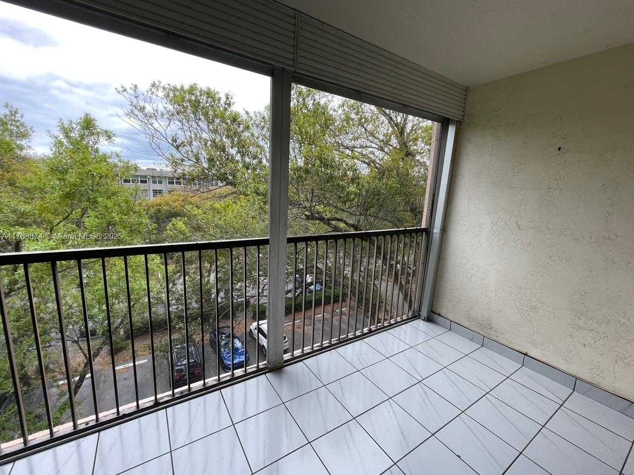 Small Image of 6800 CYPRESS RD #511, Plantation Number 22