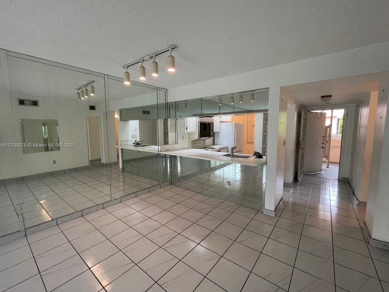 Small Image of 6800 CYPRESS RD #511, Plantation Number 26