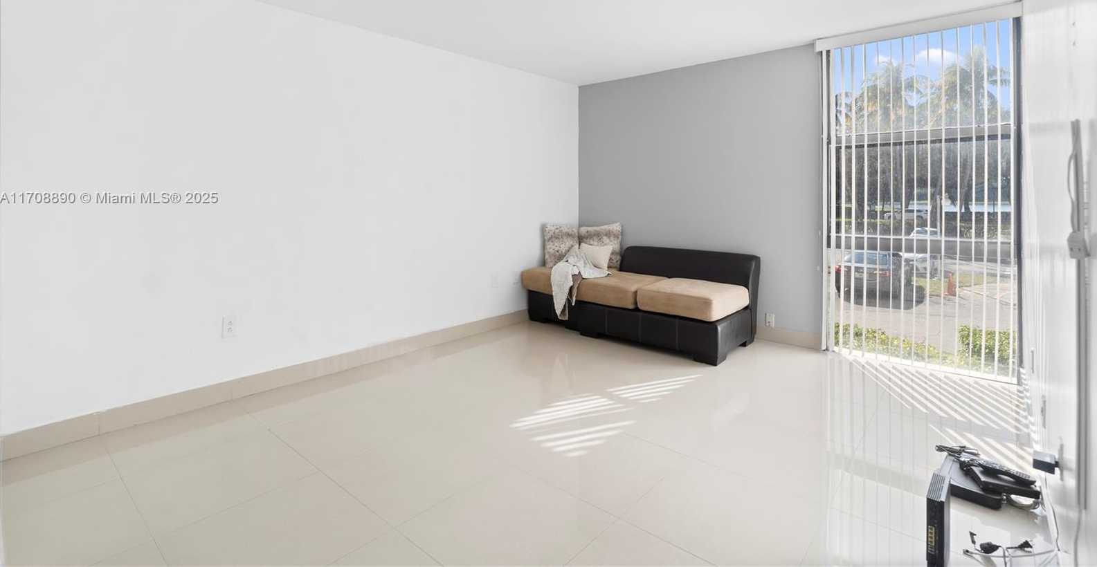 Small Image of 3675 NORTH COUNTRY CLUB DR #105, Aventura Number 12
