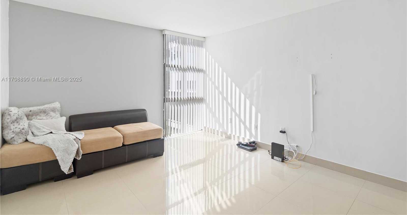 Small Image of 3675 NORTH COUNTRY CLUB DR #105, Aventura Number 6