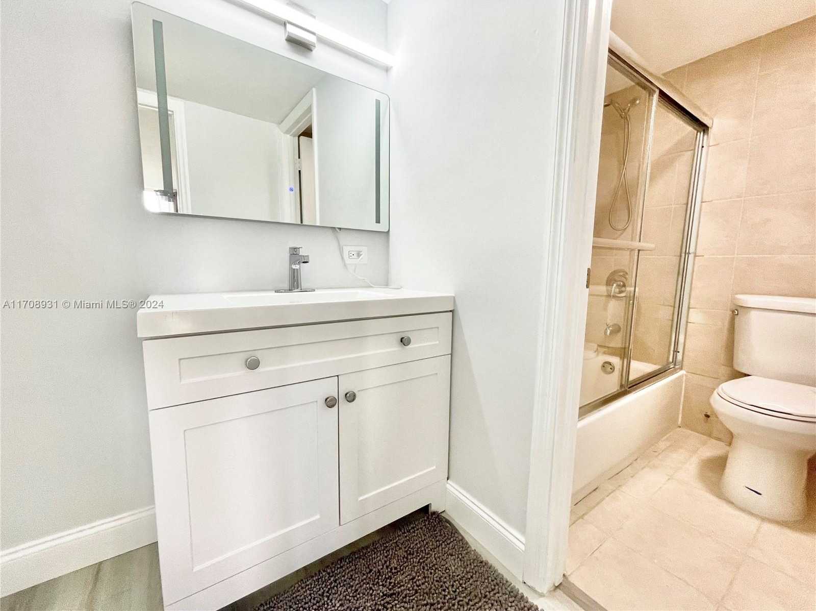 Small Image of 17021 N Bay Rd, Sunny Isles Beach, FL 33160, USA Number 11
