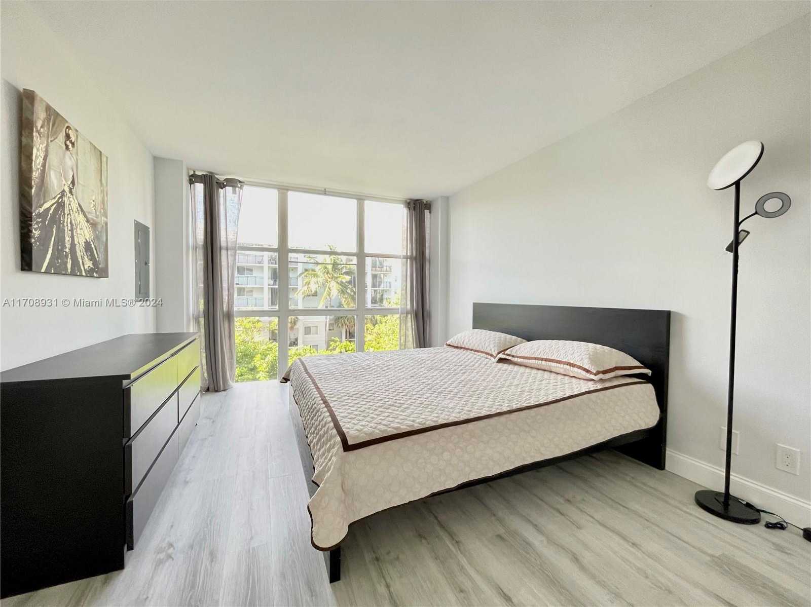 Small Image of 17021 N Bay Rd, Sunny Isles Beach, FL 33160, USA Number 13