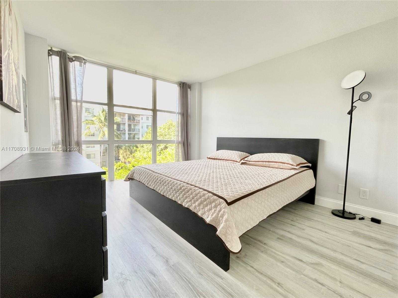 Small Image of 17021 N Bay Rd, Sunny Isles Beach, FL 33160, USA Number 17