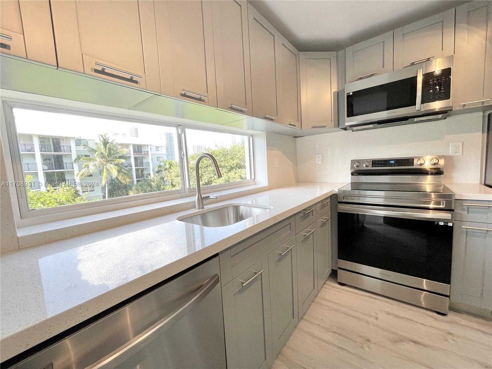 Small Image of 17021 N Bay Rd, Sunny Isles Beach, FL 33160, USA Number 21