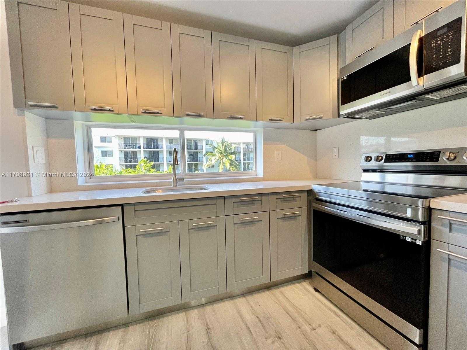 Small Image of 17021 N Bay Rd, Sunny Isles Beach, FL 33160, USA Number 23