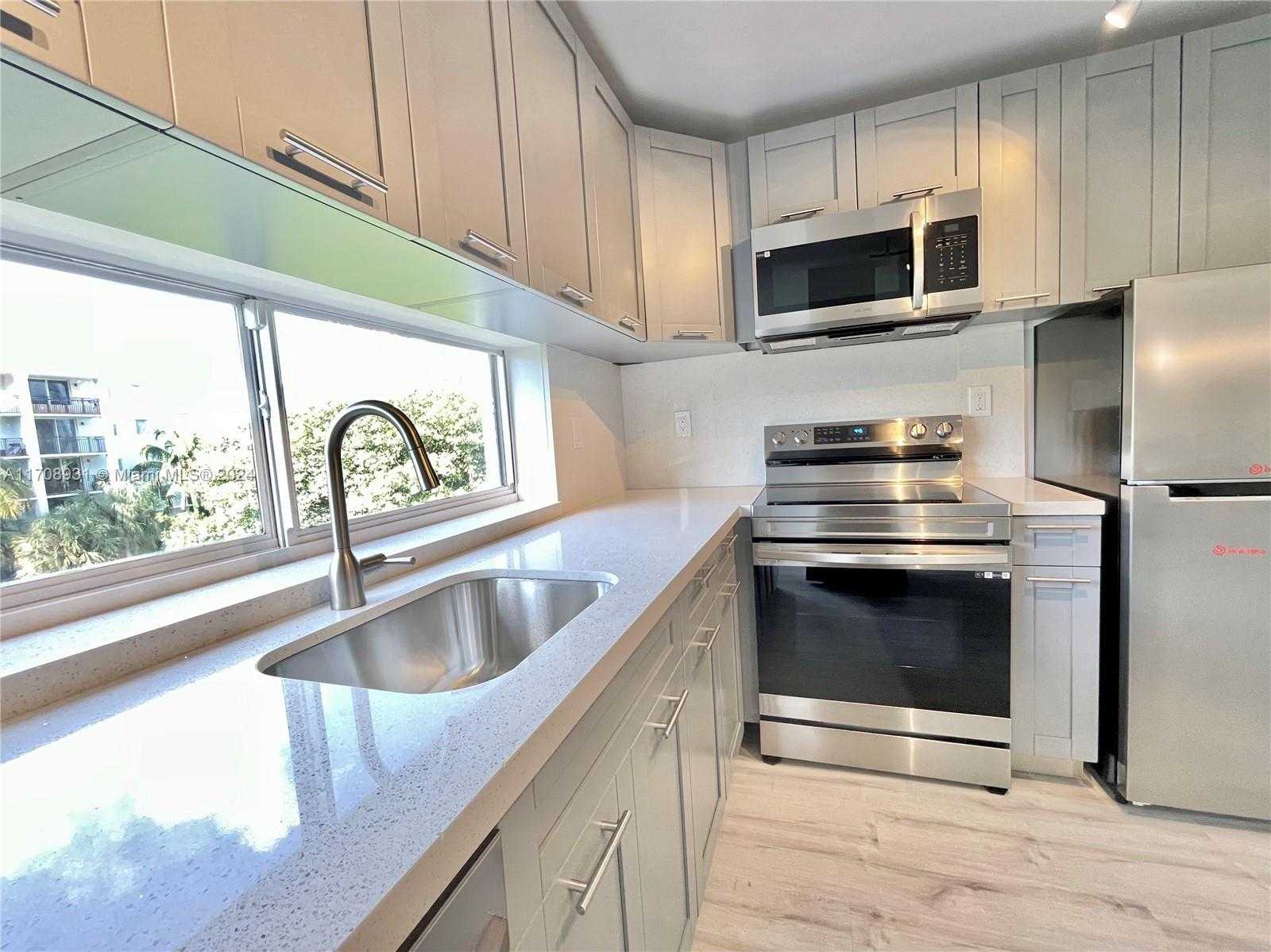 Small Image of 17021 N Bay Rd, Sunny Isles Beach, FL 33160, USA Number 25