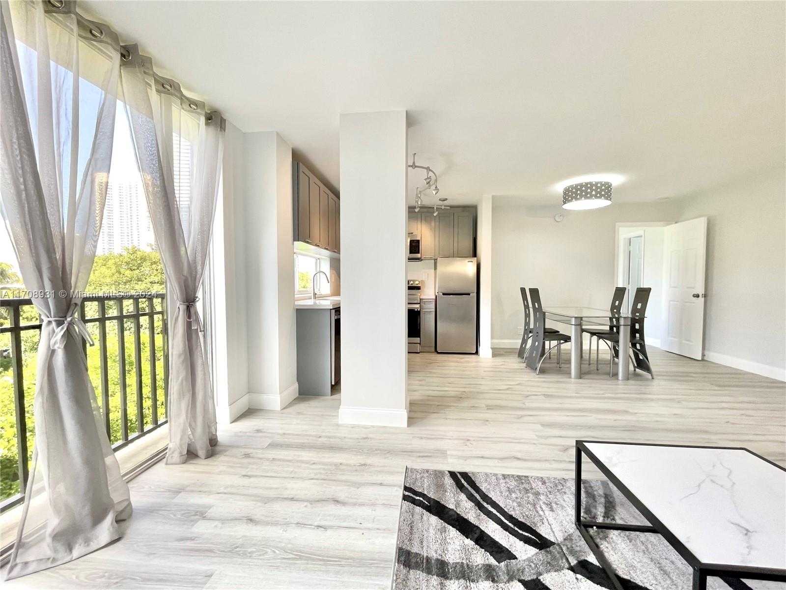 Small Image of 17021 N Bay Rd, Sunny Isles Beach, FL 33160, USA Number 3