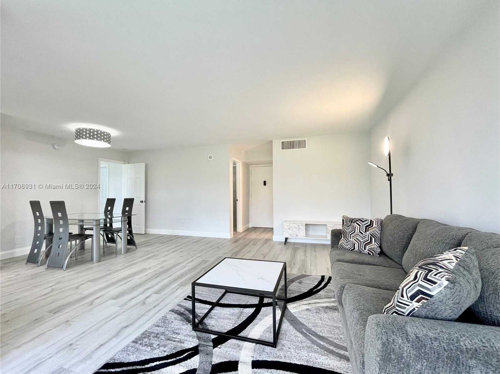 Small Image of 17021 N Bay Rd, Sunny Isles Beach, FL 33160, USA Number 32
