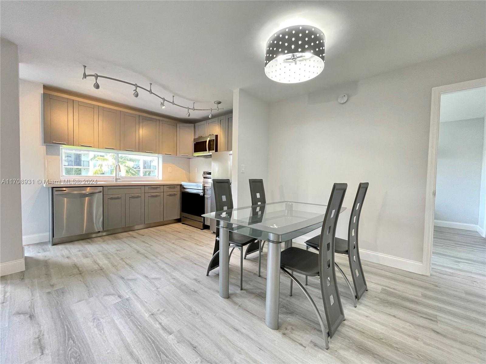 Small Image of 17021 N Bay Rd, Sunny Isles Beach, FL 33160, USA Number 4