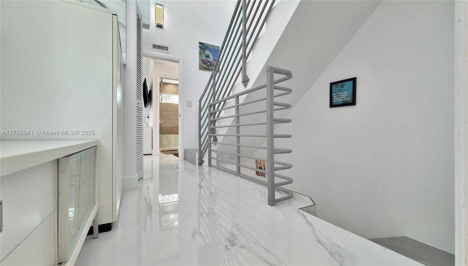 Small Image of 734 MICHIGAN AVE #7 and 6, Miami Beach Number 32