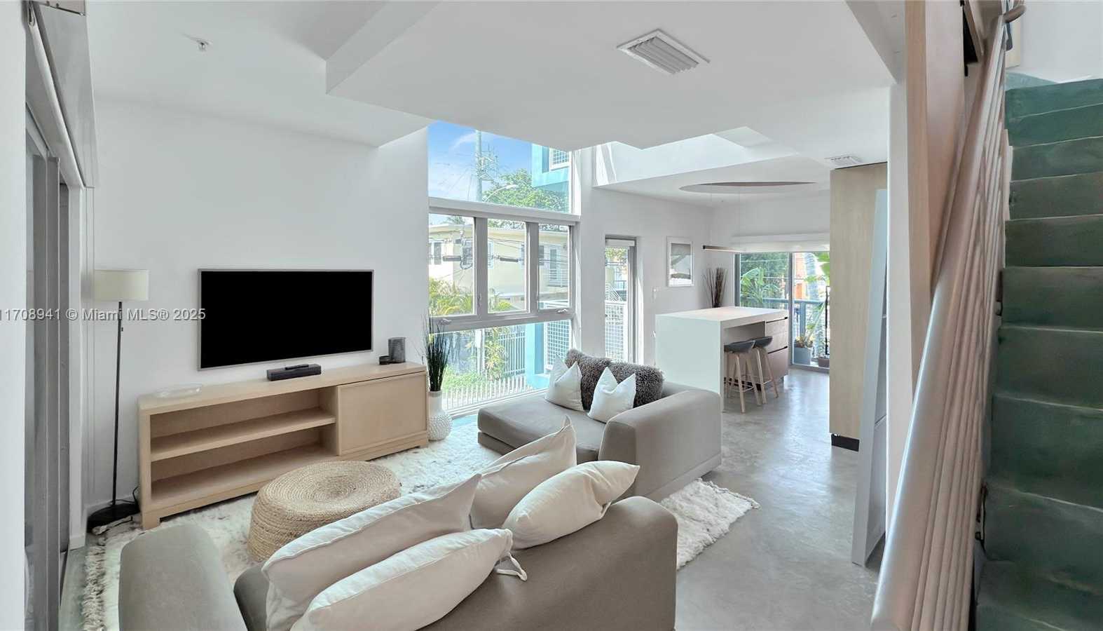 Small Image of 734 MICHIGAN AVE #7 and 6, Miami Beach Number 4