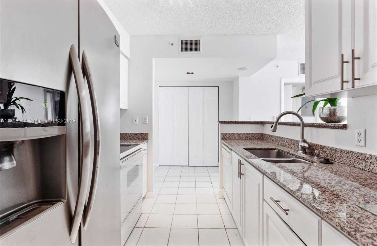 Small Image of 1155 BRICKELL BAY DR #1705, Miami Number 5