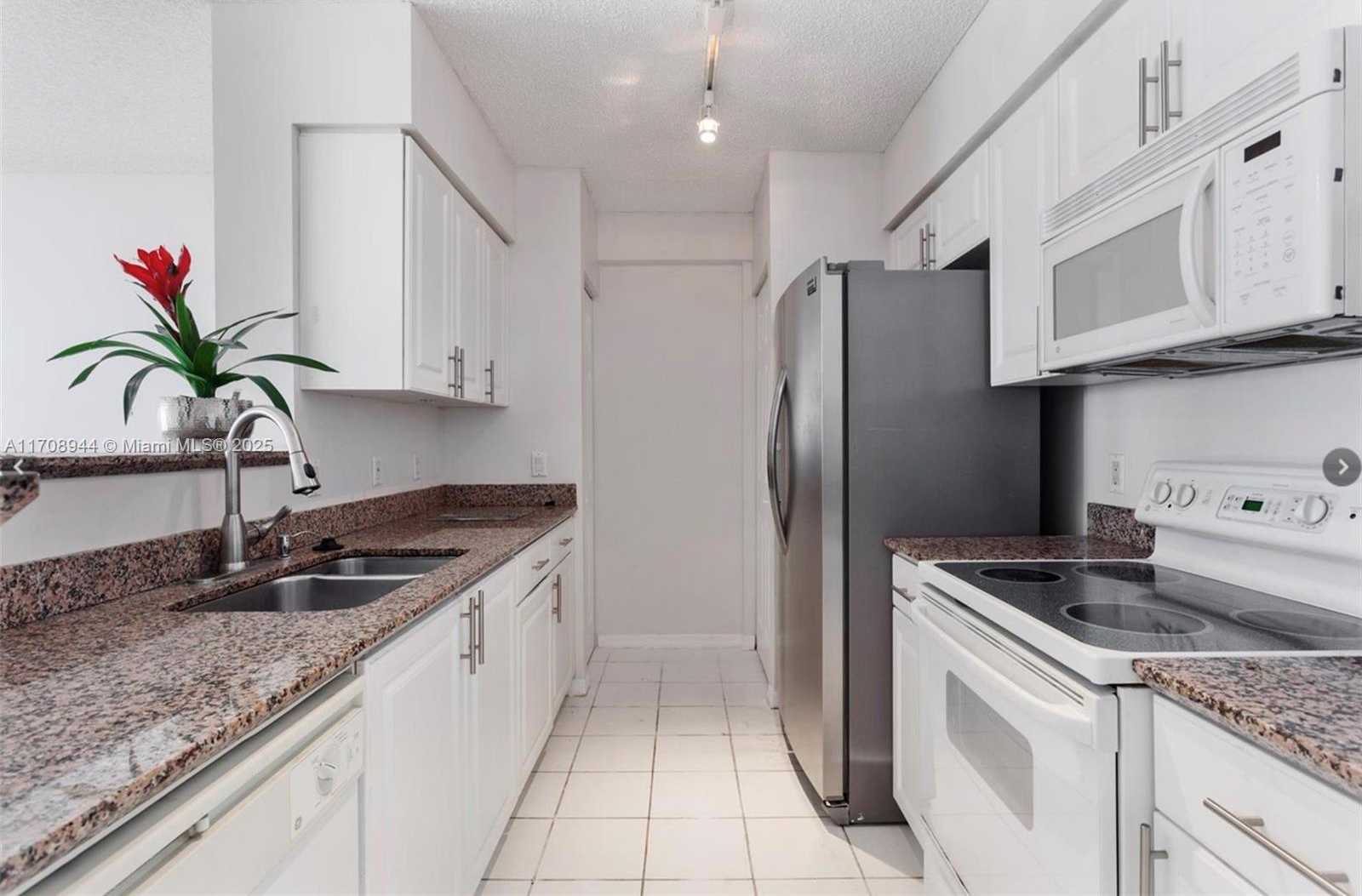 Small Image of 1155 BRICKELL BAY DR #1705, Miami Number 8