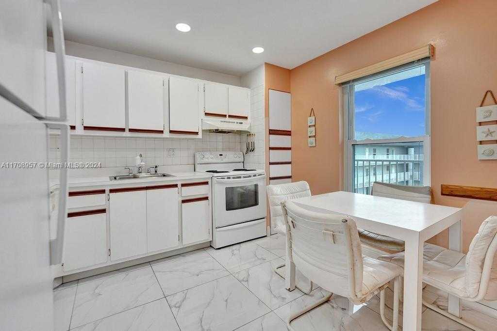 Small Image of 1402 NORTH WEST 80TH AVE #501, Margate Number 3