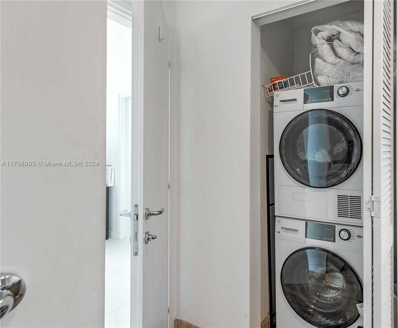 Small Image of 300 SOUTH BISCAYNE BLVD #T-2309, Miami Number 12