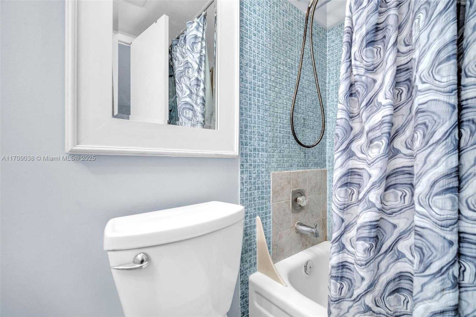 Small Image of 4051 Newport N, Deerfield Beach, FL 33442, USA Number 11