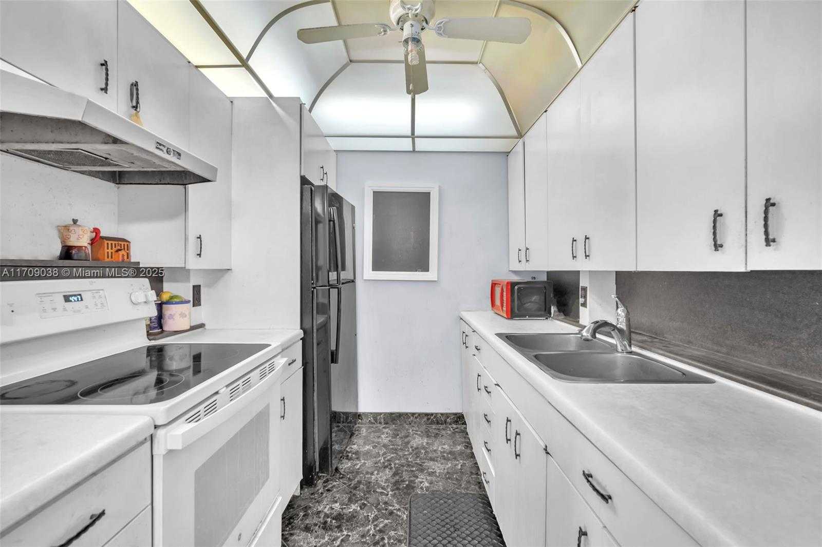 Small Image of 4051 Newport N, Deerfield Beach, FL 33442, USA Number 2