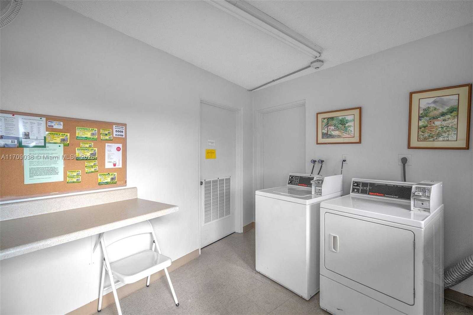 Small Image of 4051 Newport N, Deerfield Beach, FL 33442, USA Number 21