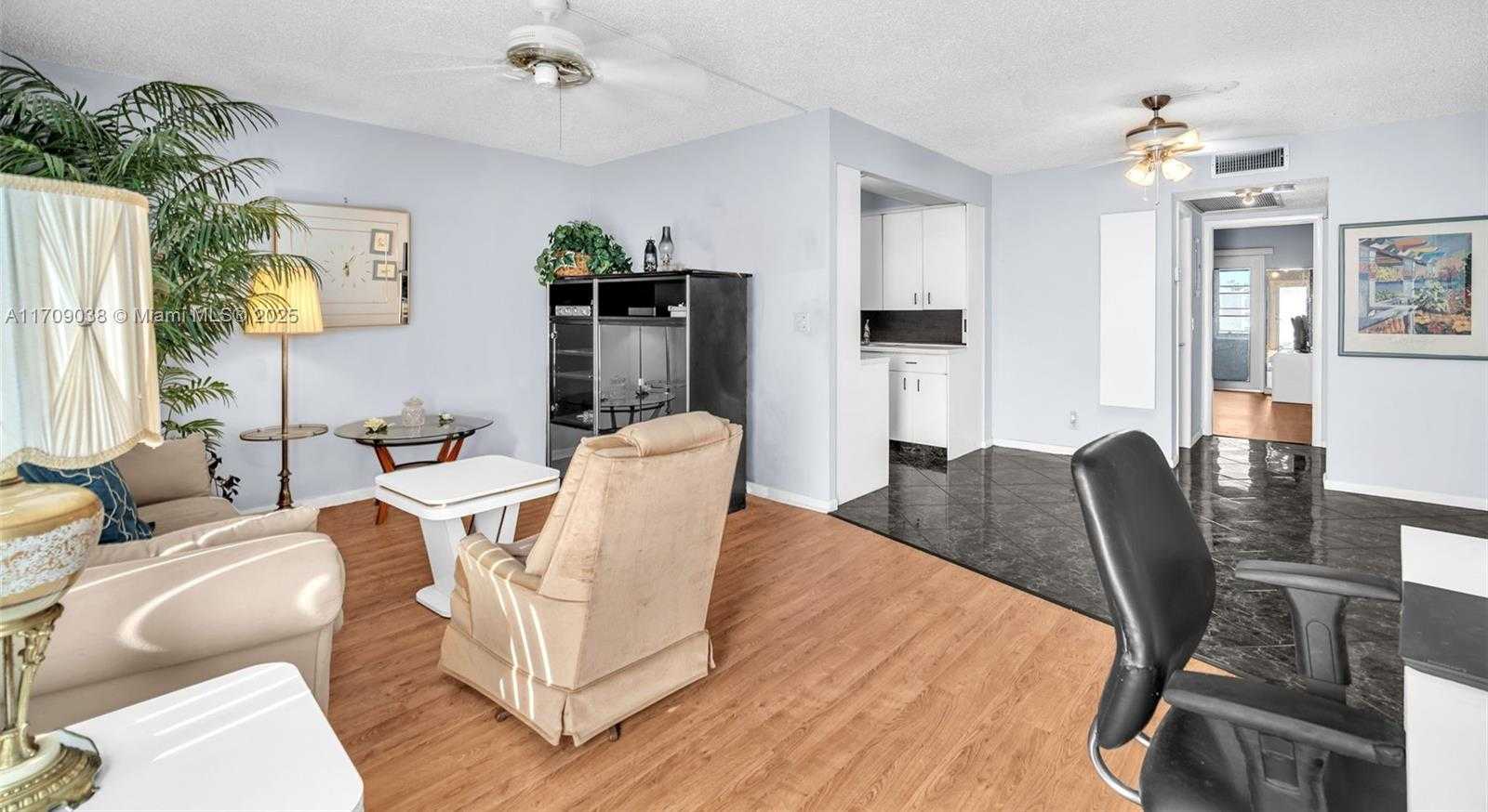 Small Image of 4051 Newport N, Deerfield Beach, FL 33442, USA Number 5