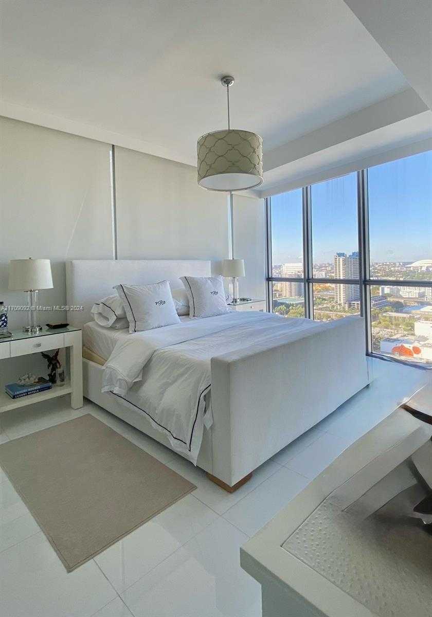 Small Image of 1100 BISCAYNE BLVD #2605, Miami Number 2