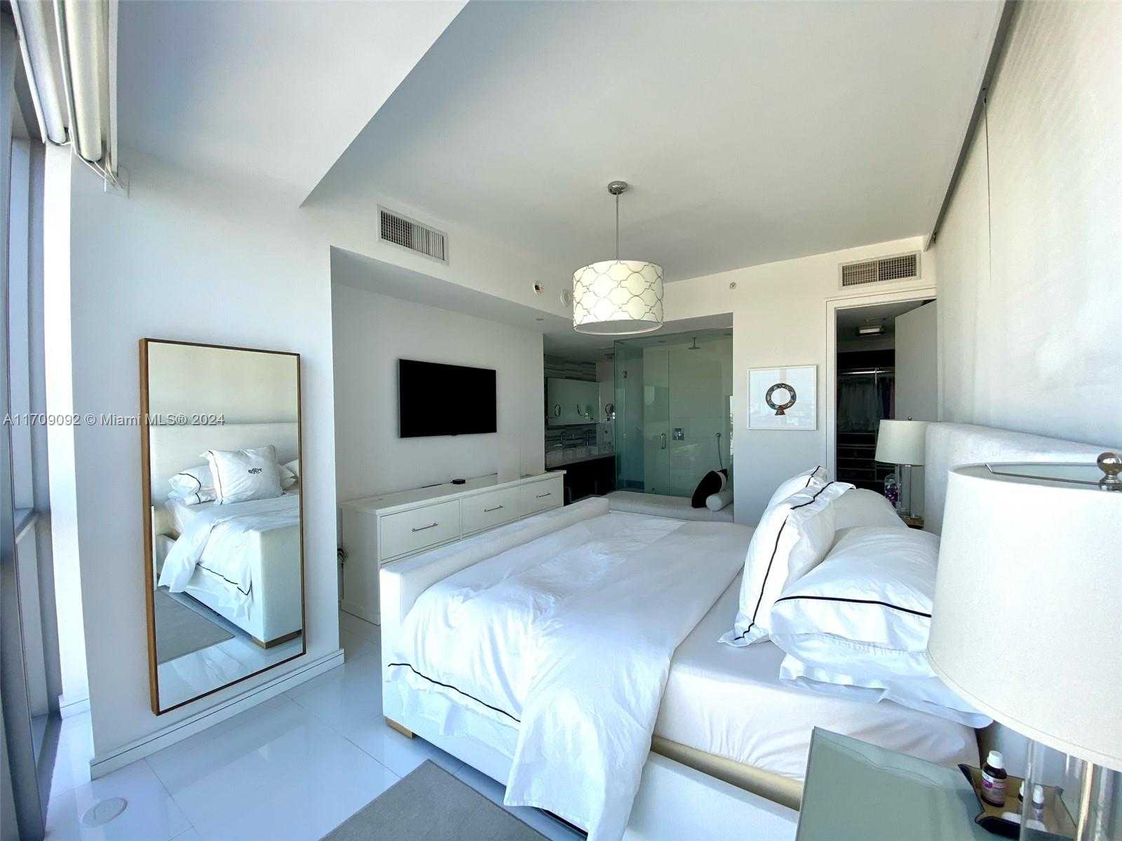 Small Image of 1100 BISCAYNE BLVD #2605, Miami Number 3