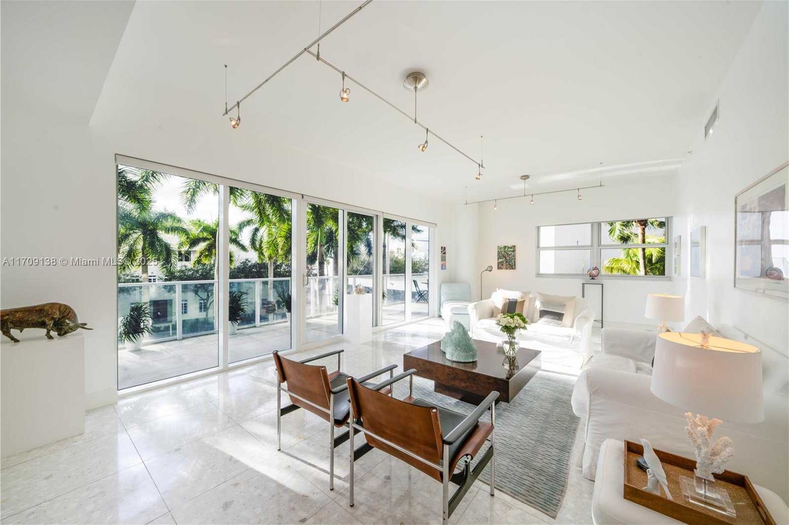 Small Image of 6103 AQUA AVE #301, Miami Beach Number 2