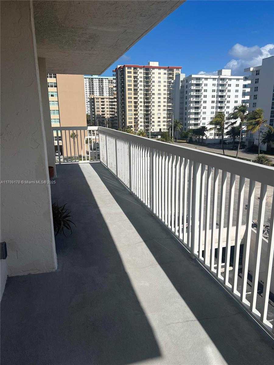 Small Image of 1500 SOUTH OCEAN DR #5G, Hollywood Number 54