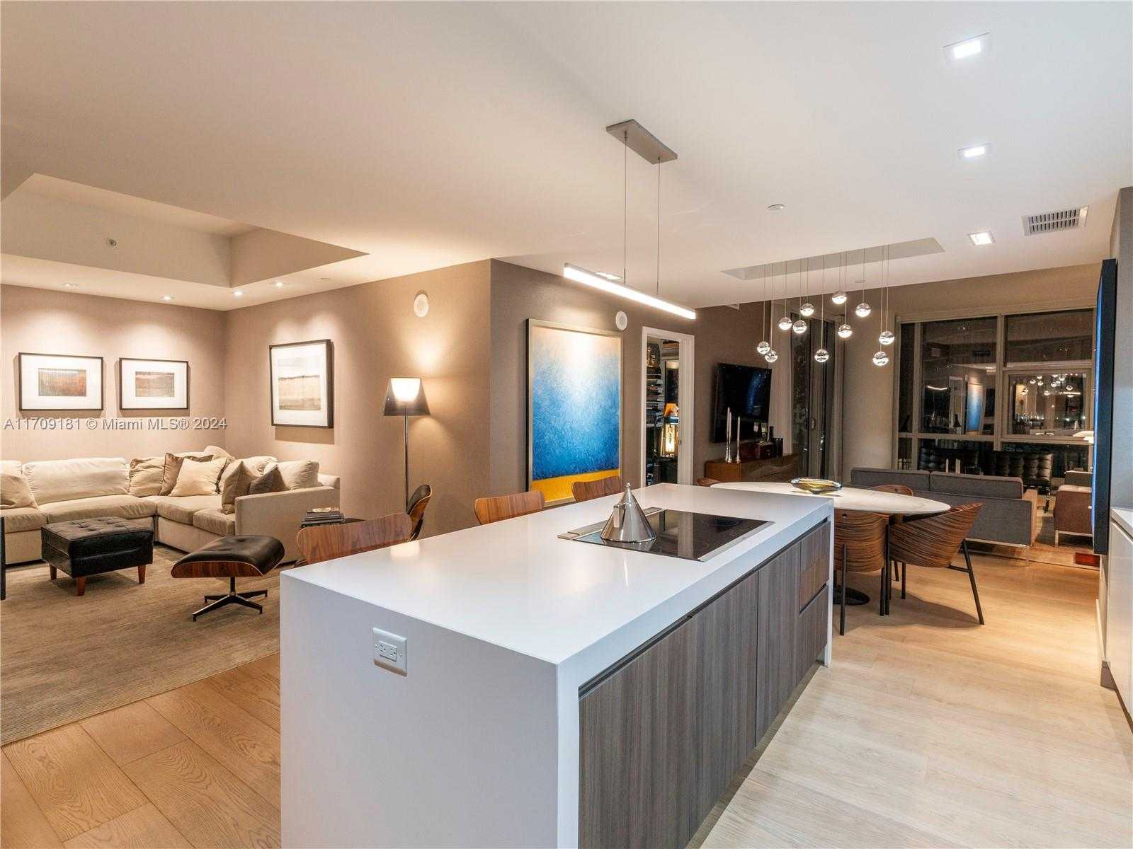 Small Image of 851 NE 1st Ave, Miami, FL 33132, USA Number 11