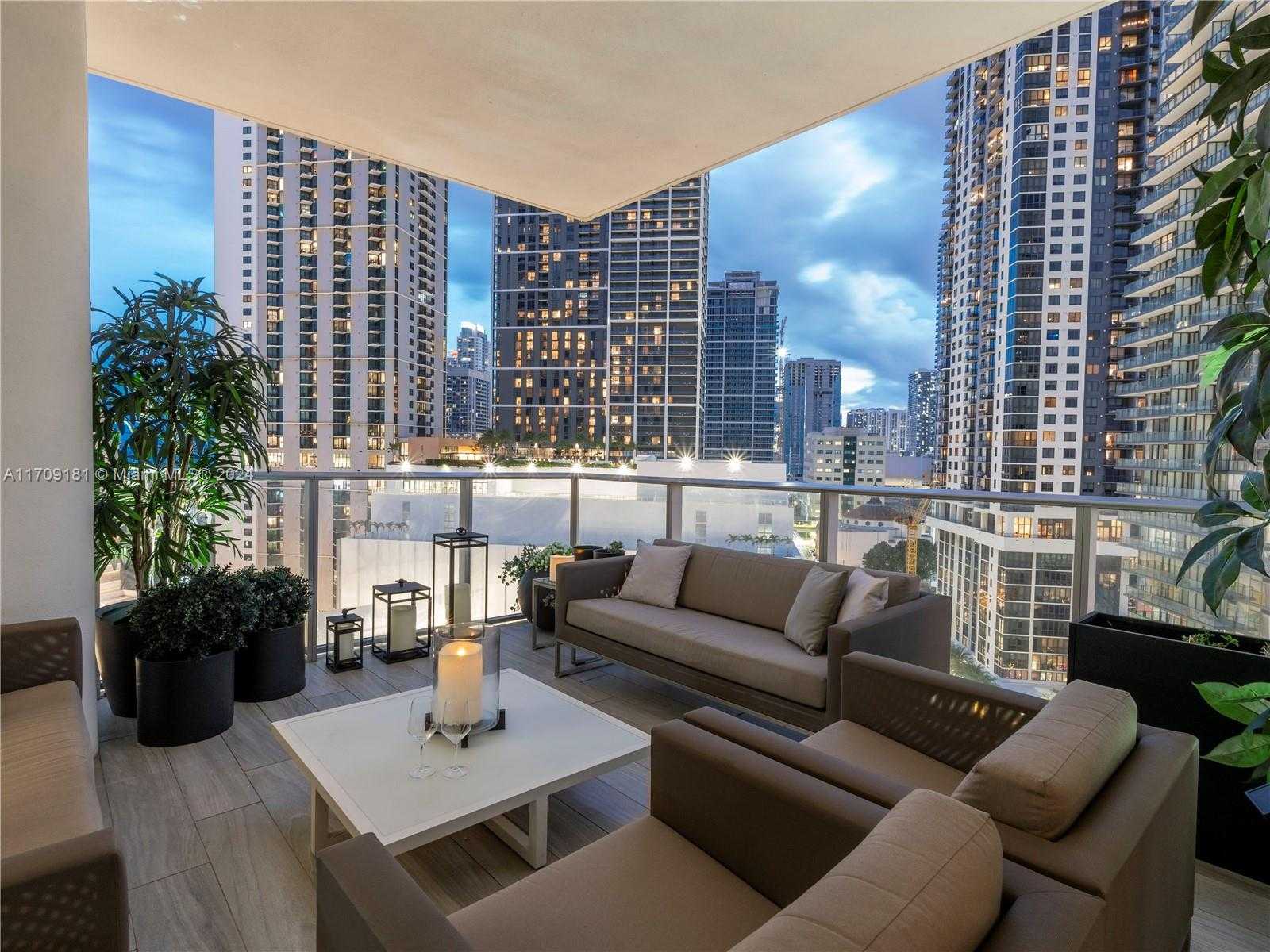 Small Image of 851 NE 1st Ave, Miami, FL 33132, USA Number 13