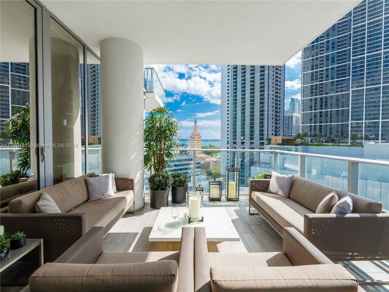 Small Image of 851 NE 1st Ave, Miami, FL 33132, USA Number 15
