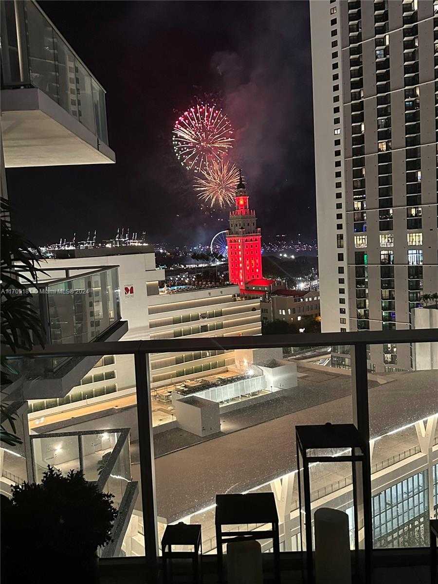 Small Image of 851 NE 1st Ave, Miami, FL 33132, USA Number 16