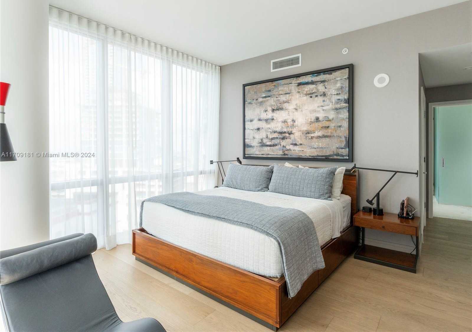 Small Image of 851 NE 1st Ave, Miami, FL 33132, USA Number 18