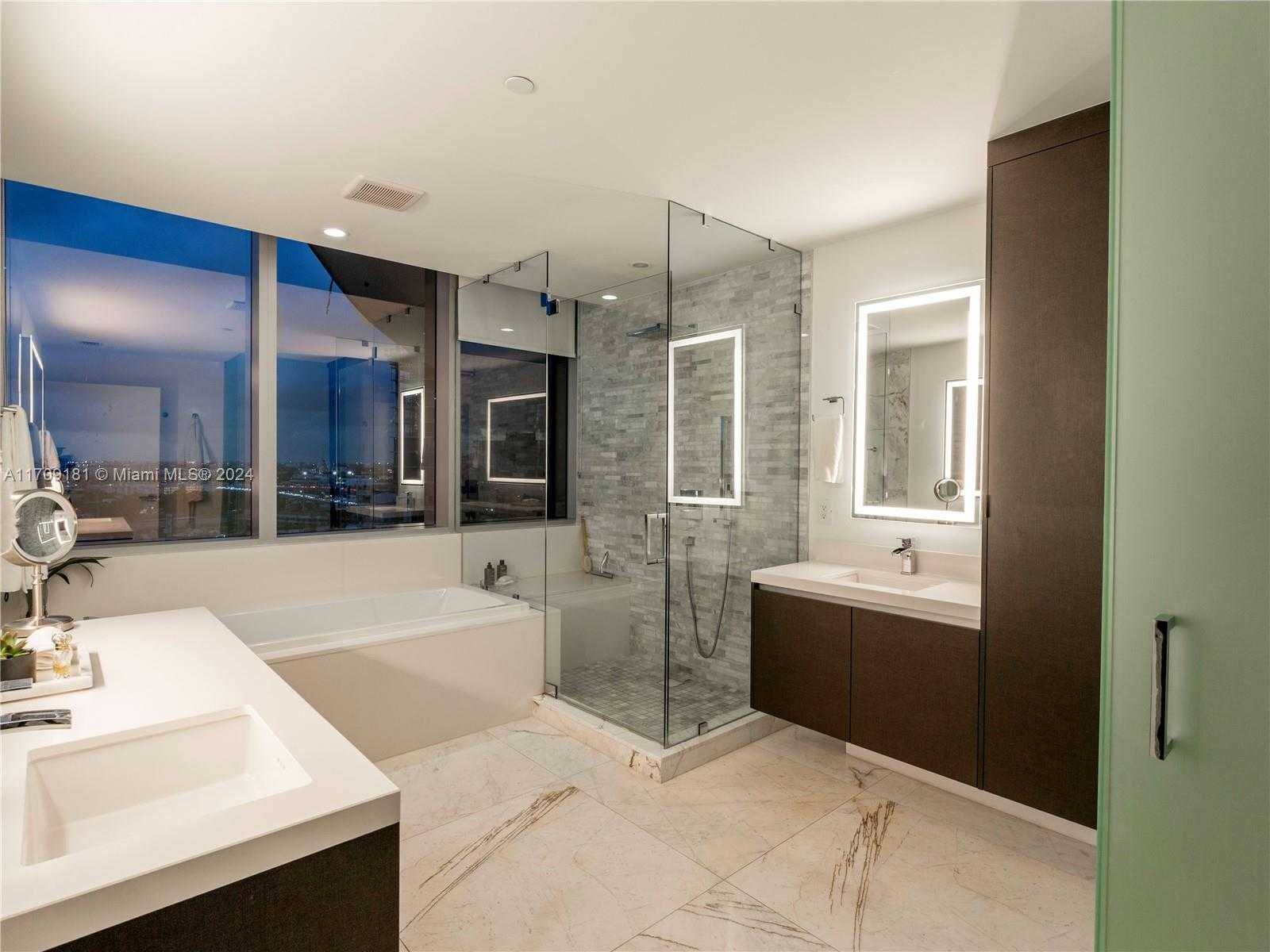 Small Image of 851 NE 1st Ave, Miami, FL 33132, USA Number 21