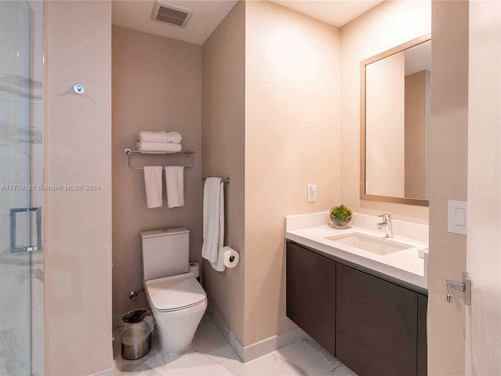 Small Image of 851 NE 1st Ave, Miami, FL 33132, USA Number 24