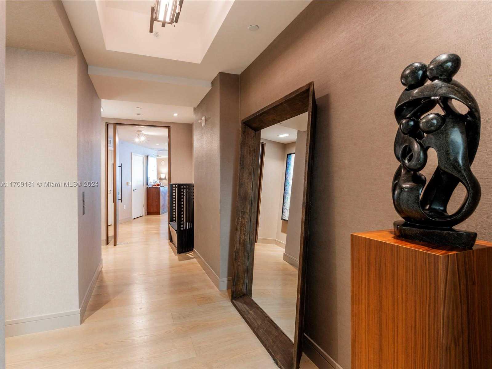 Small Image of 851 NE 1st Ave, Miami, FL 33132, USA Number 4