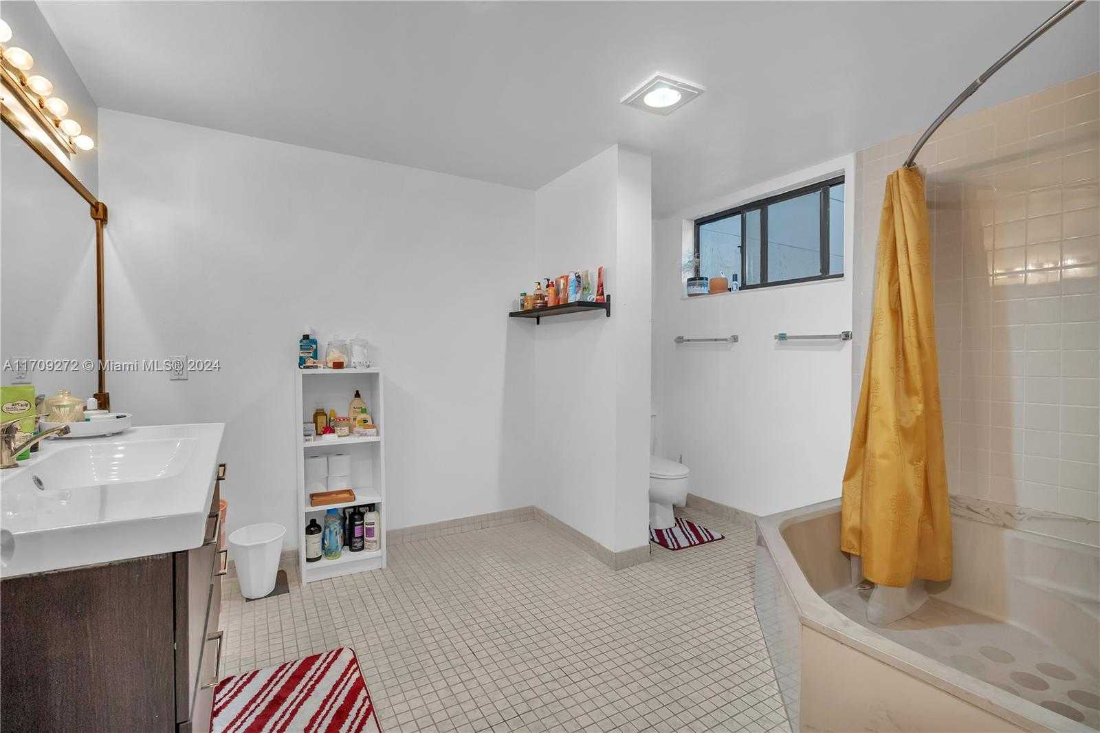 Small Image of 491 Ives Dairy Rd, Miami, FL 33179, USA Number 11