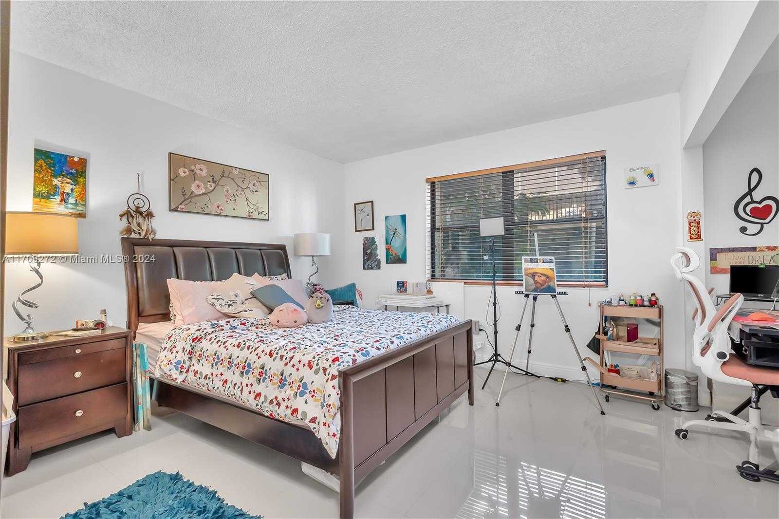 Small Image of 491 Ives Dairy Rd, Miami, FL 33179, USA Number 13