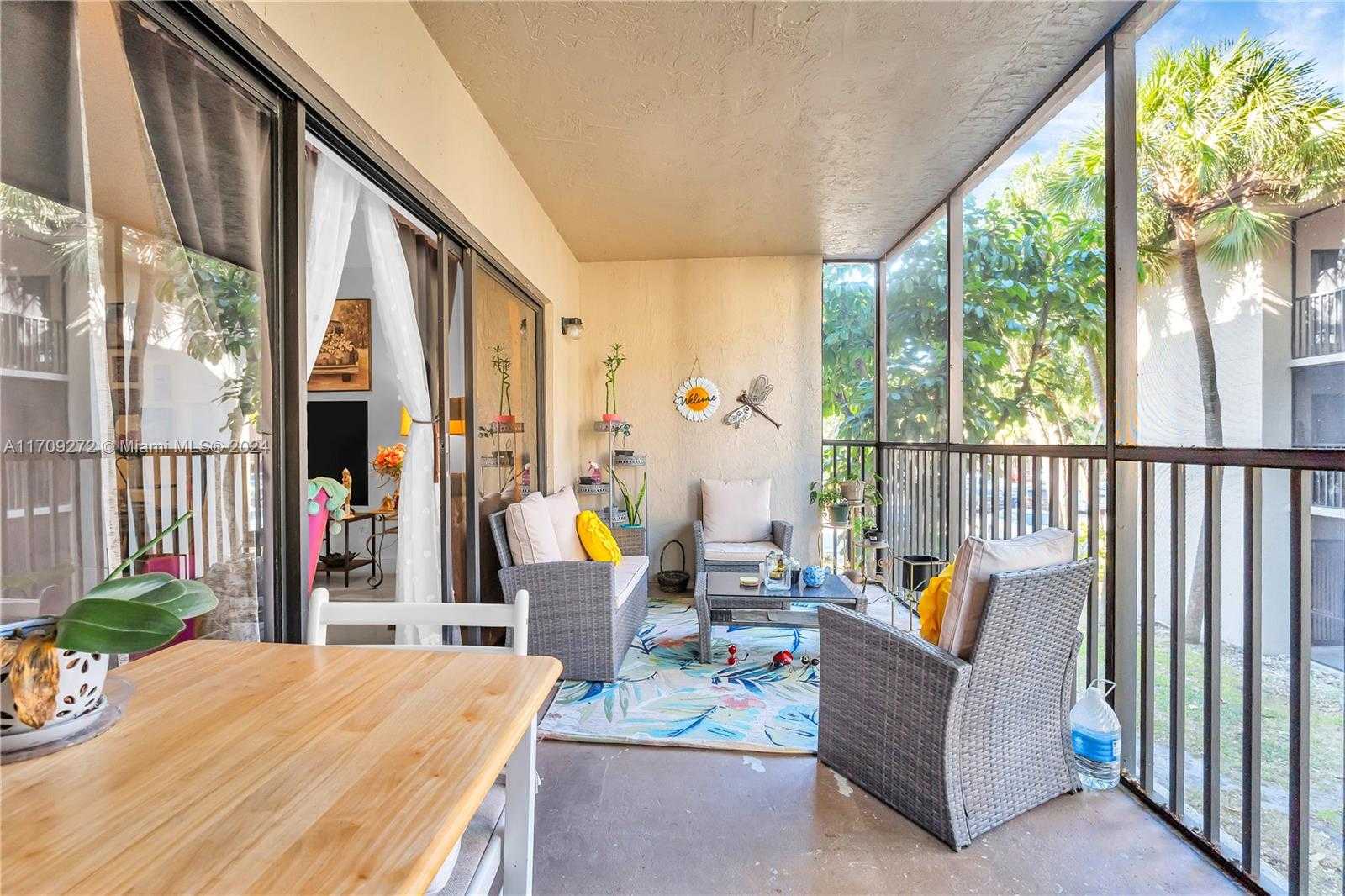 Small Image of 491 Ives Dairy Rd, Miami, FL 33179, USA Number 18