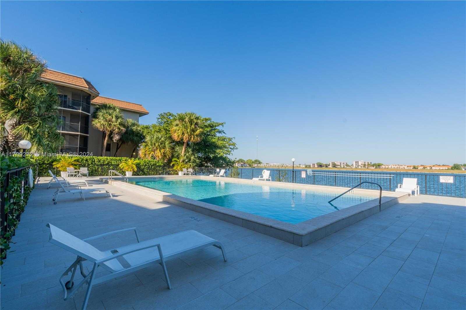 Small Image of 491 Ives Dairy Rd, Miami, FL 33179, USA Number 19