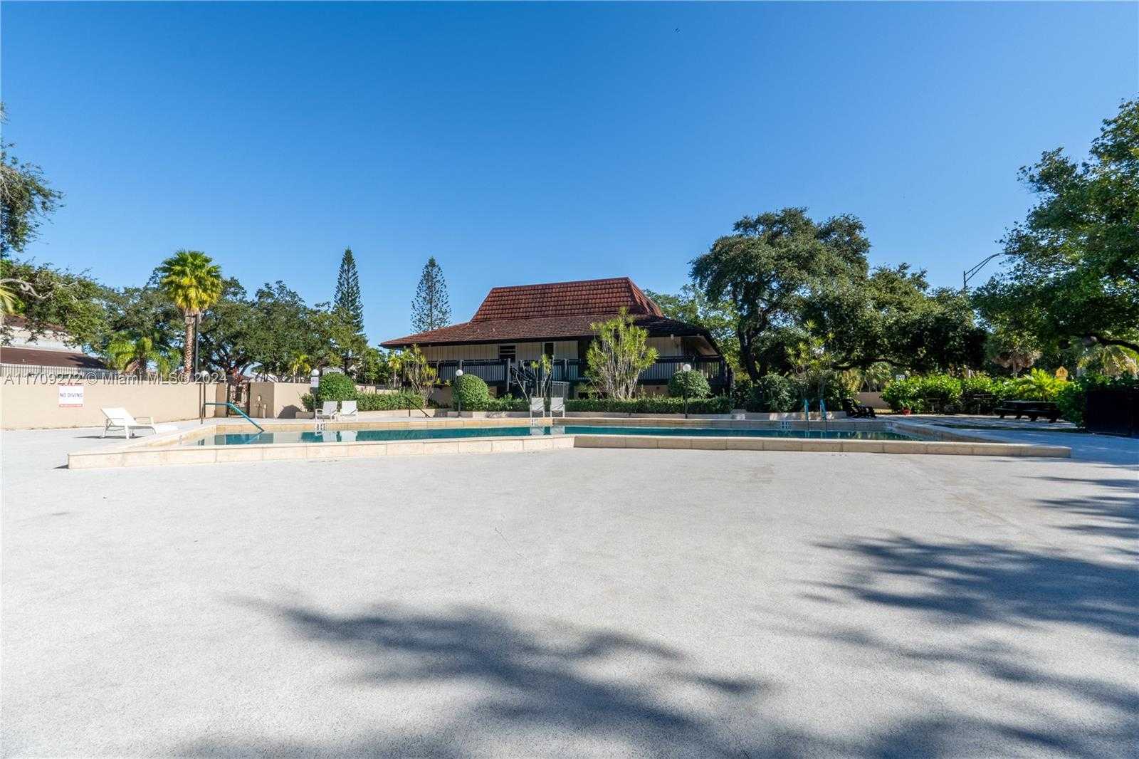 Small Image of 491 Ives Dairy Rd, Miami, FL 33179, USA Number 20